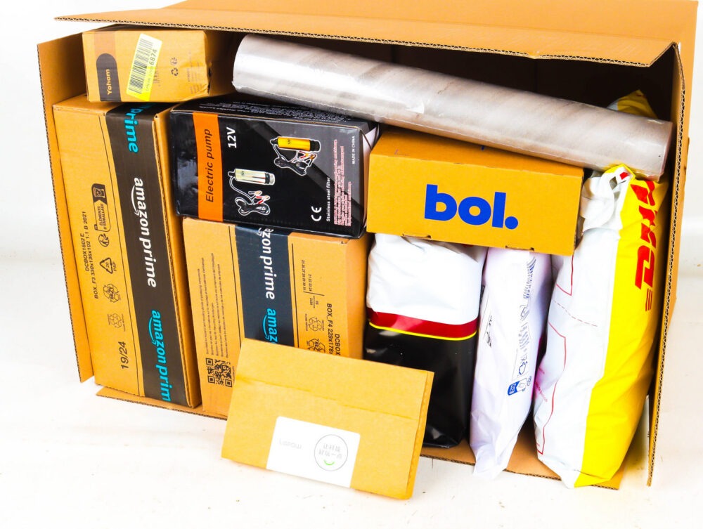 XL Doos met Ongeopende Postpakketten