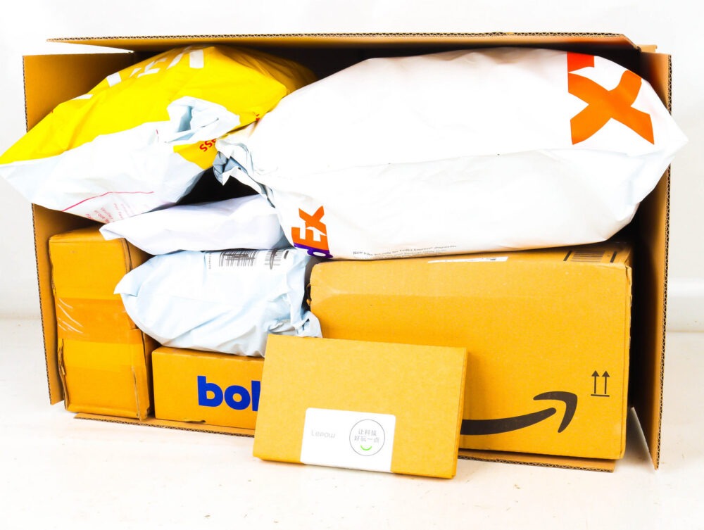 XL Doos met Ongeopende Postpakketten