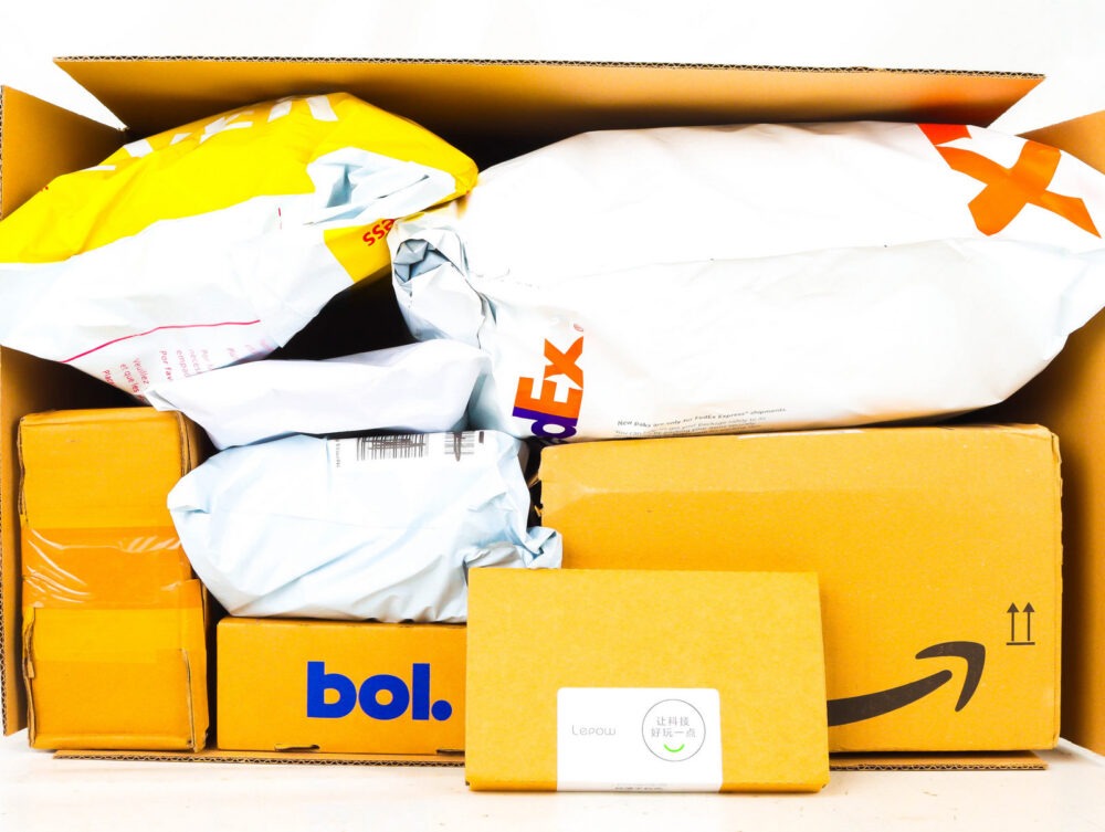 XL Doos met Ongeopende Postpakketten