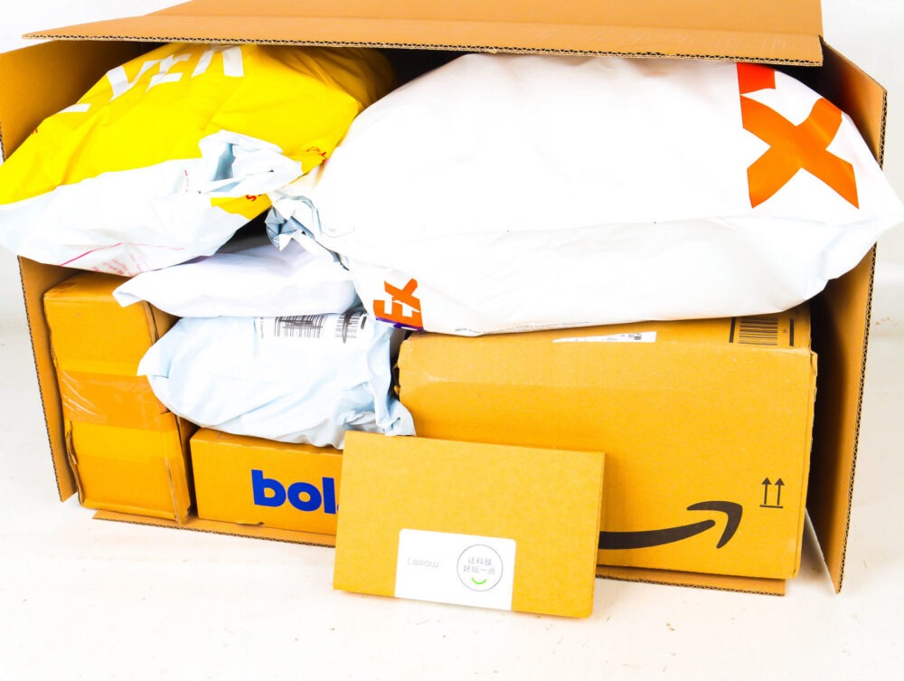 XL Doos met Ongeopende Postpakketten
