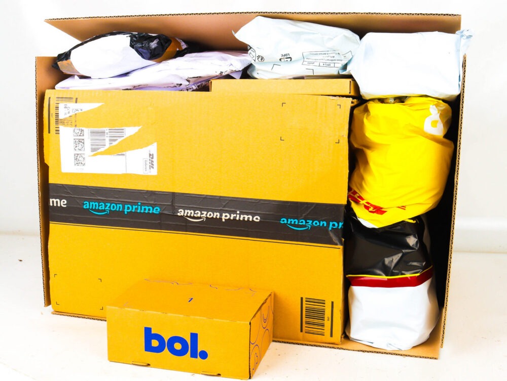 XL Doos met Ongeopende Postpakketten
