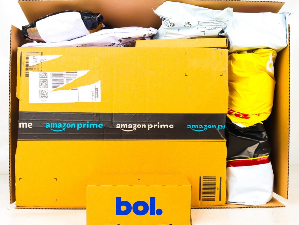 XL Doos met Ongeopende Postpakketten