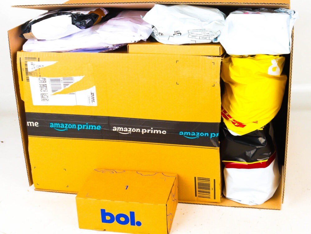 XL Doos met Ongeopende Postpakketten