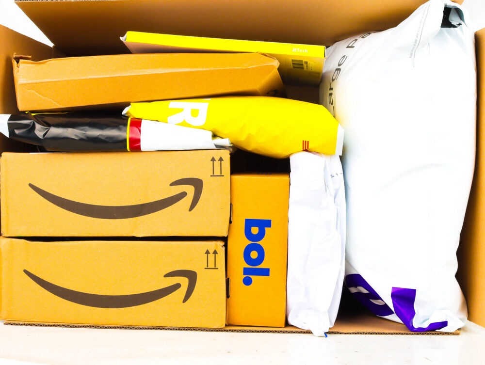 XL Doos met Ongeopende Postpakketten
