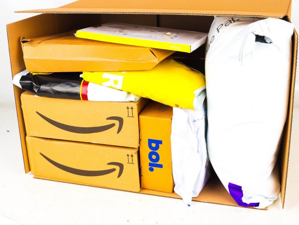 XL Doos met Ongeopende Postpakketten