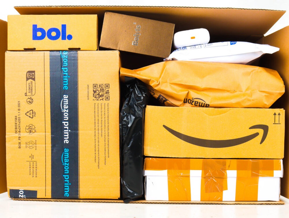XL Doos met Ongeopende Postpakketten