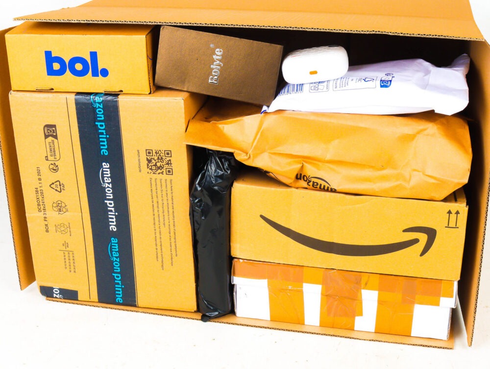 XL Doos met Ongeopende Postpakketten