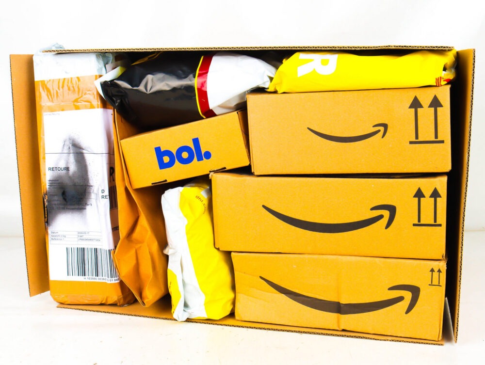 XL Doos met Ongeopende Postpakketten