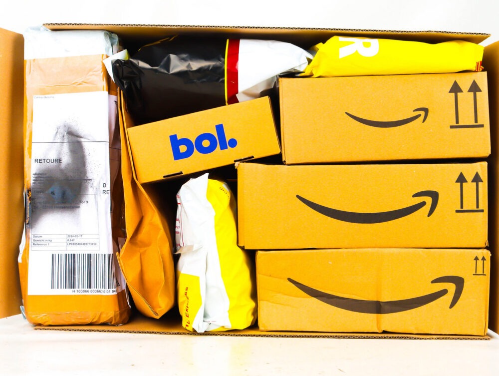 XL Doos met Ongeopende Postpakketten