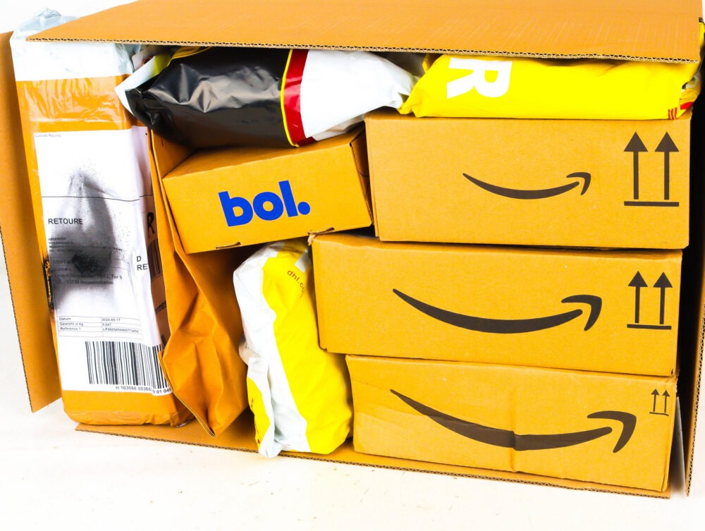 XL Doos met Ongeopende Postpakketten