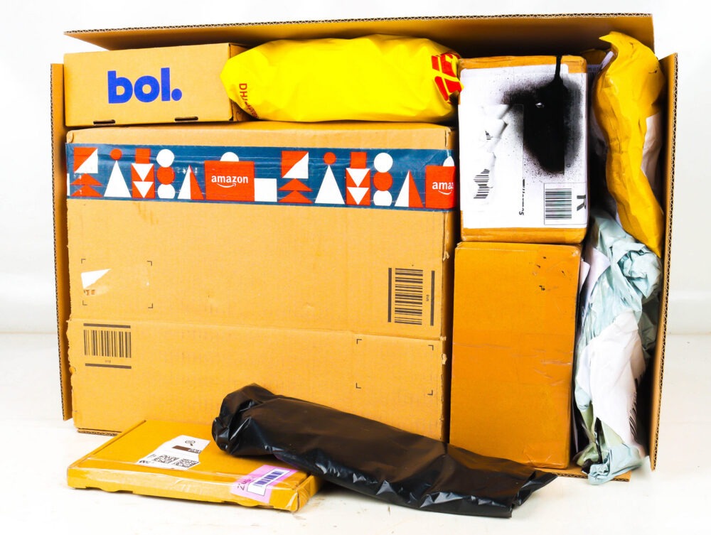 XL Doos met Ongeopende Postpakketten
