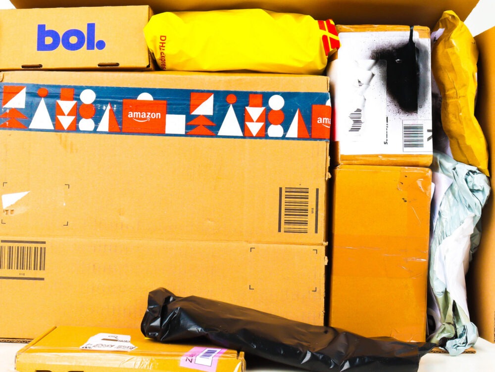 XL Doos met Ongeopende Postpakketten