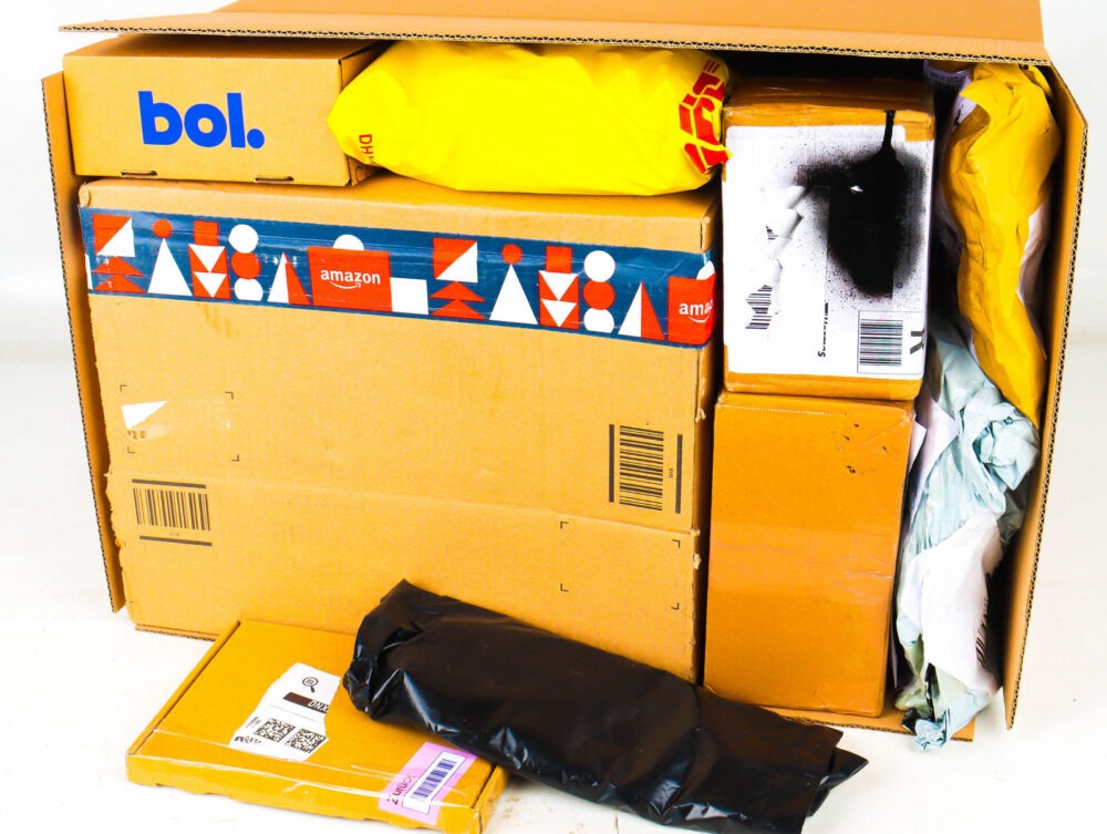 XL Doos met Ongeopende Postpakketten
