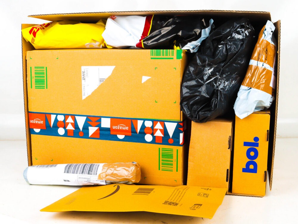 XL Doos met Ongeopende Postpakketten