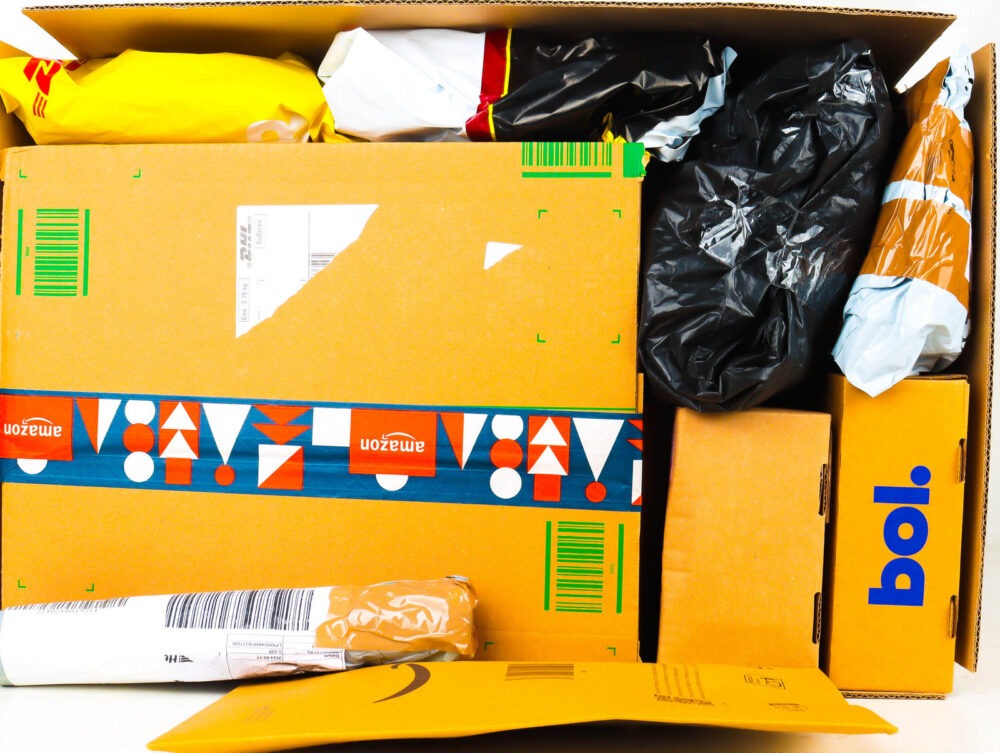 XL Doos met Ongeopende Postpakketten