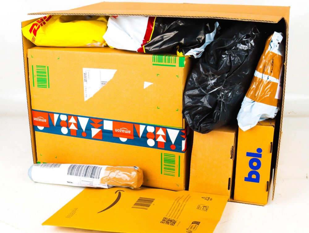 XL Doos met Ongeopende Postpakketten