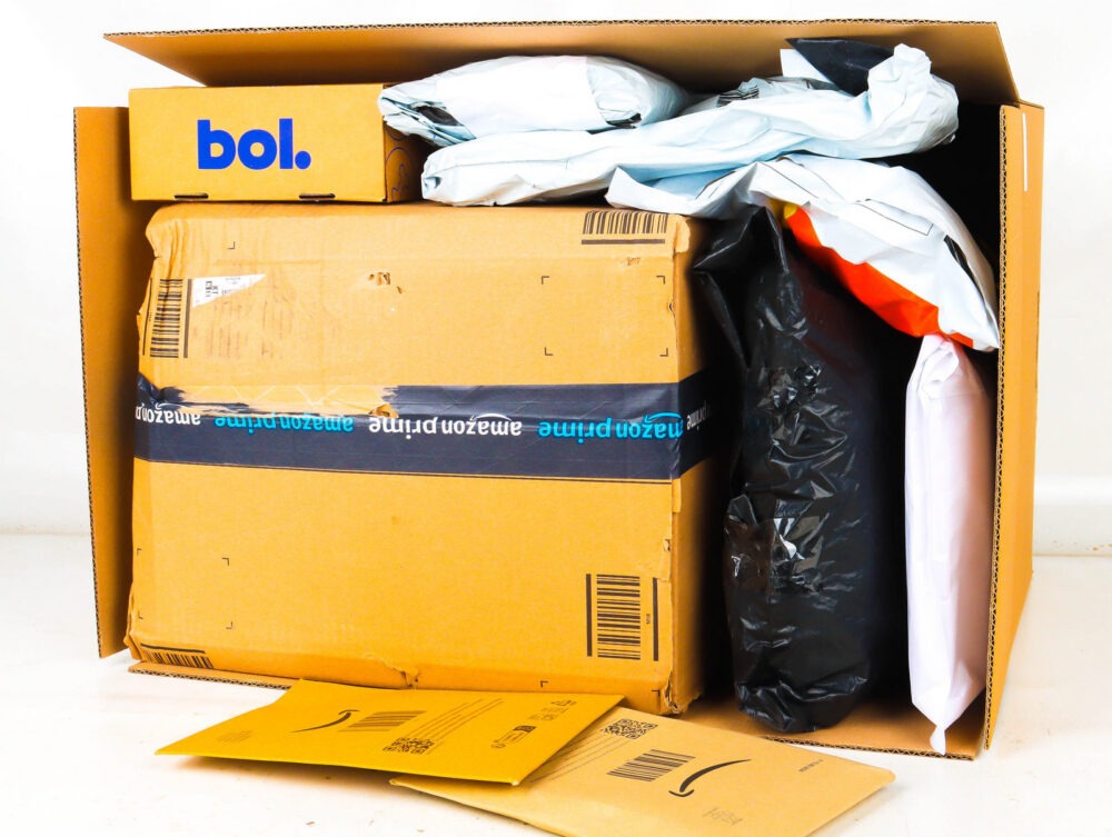 XL Doos met Ongeopende Postpakketten