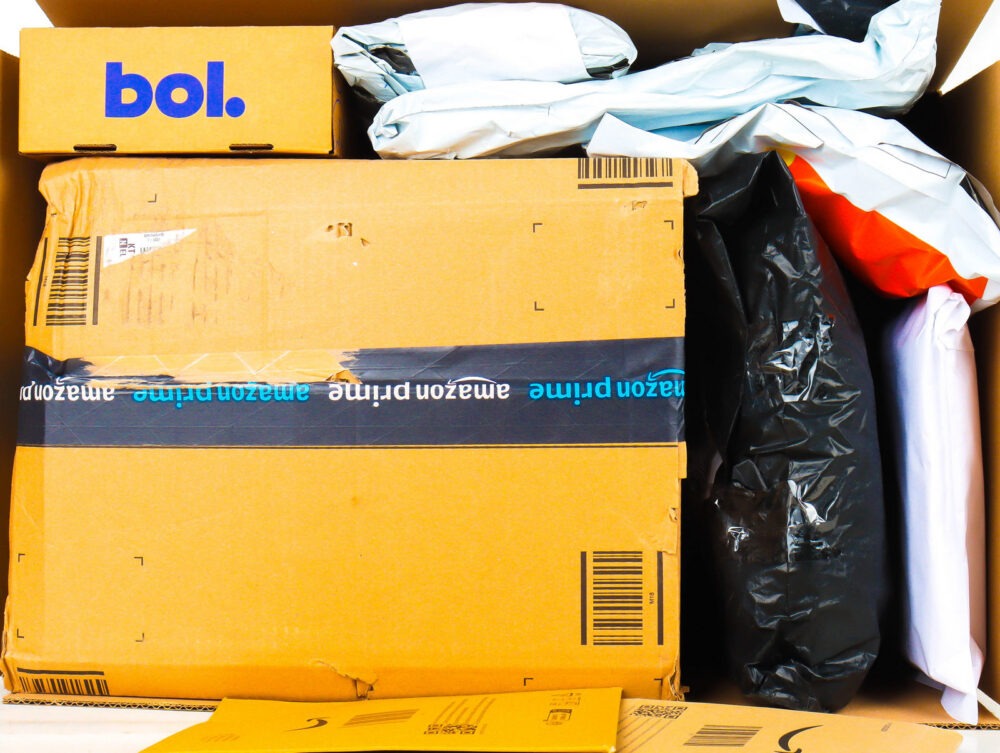XL Doos met Ongeopende Postpakketten