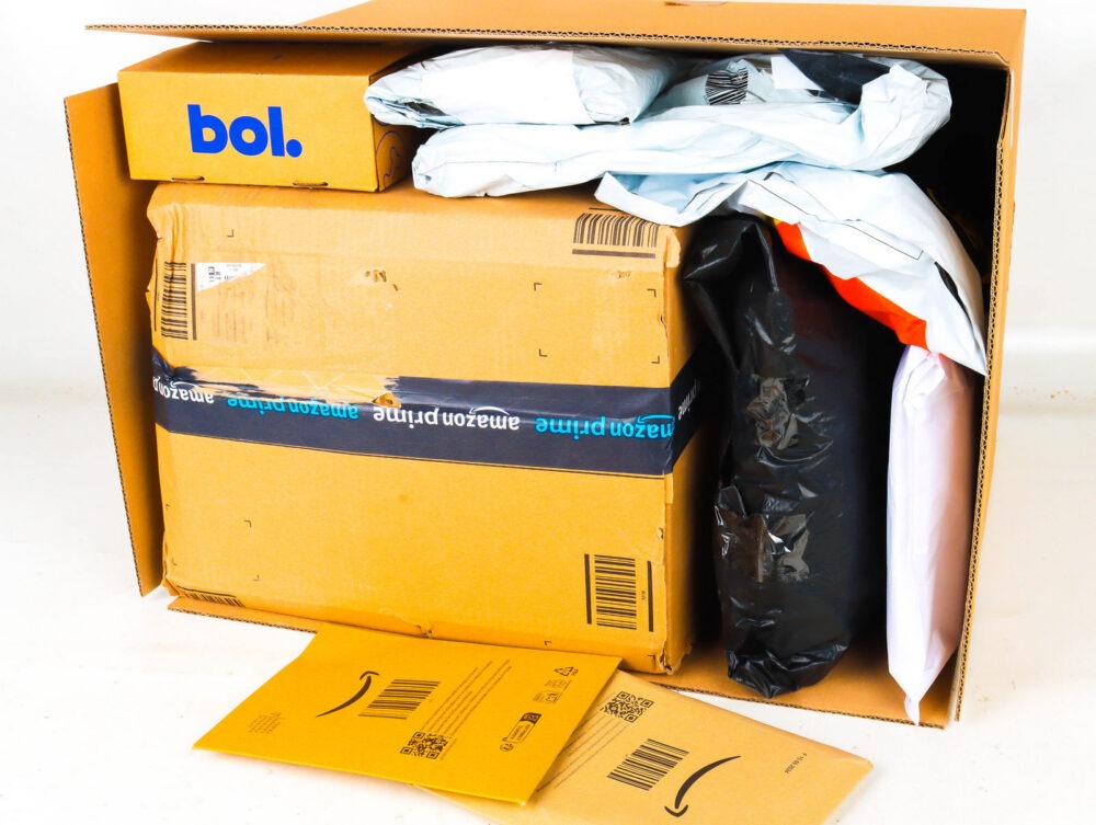 XL Doos met Ongeopende Postpakketten