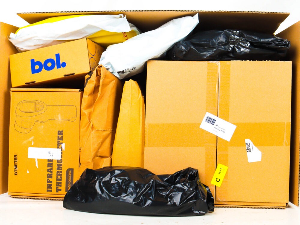 XL Doos met Ongeopende Postpakketten