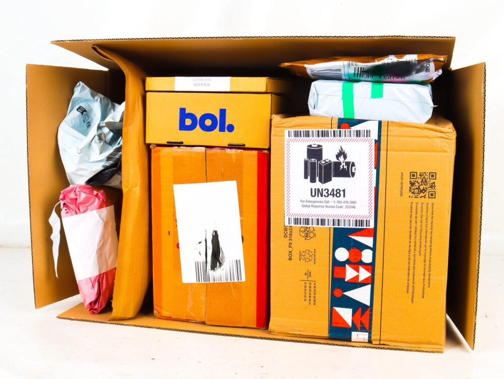 XL Doos met Ongeopende Postpakketten