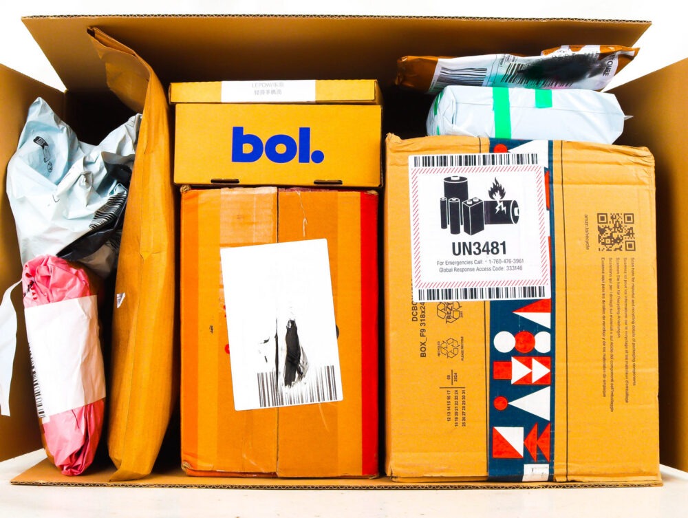 XL Doos met Ongeopende Postpakketten
