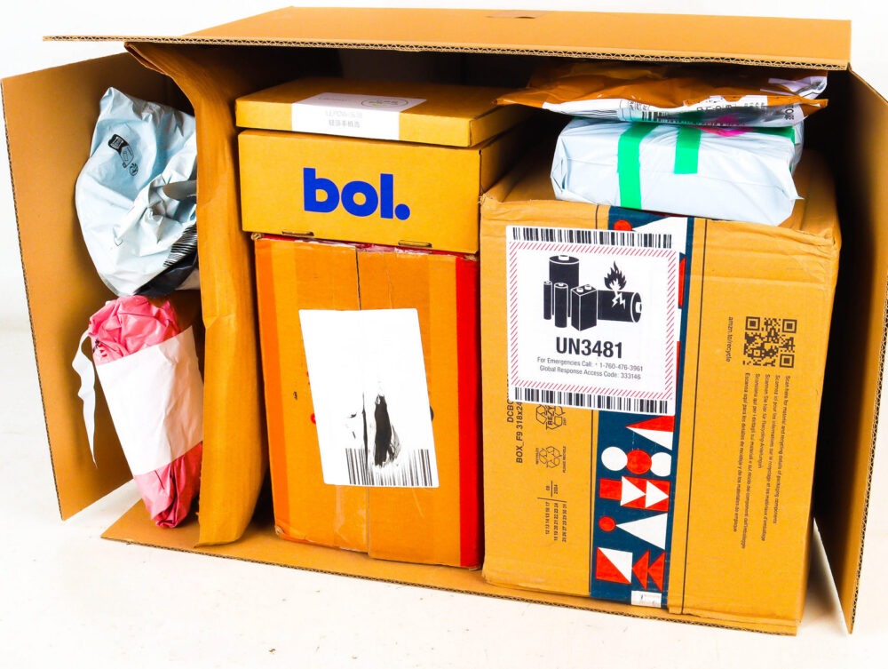 XL Doos met Ongeopende Postpakketten
