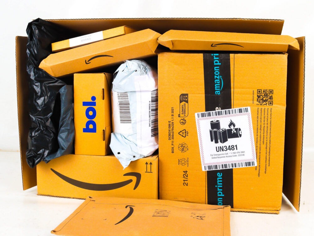 XL Doos met Ongeopende Postpakketten