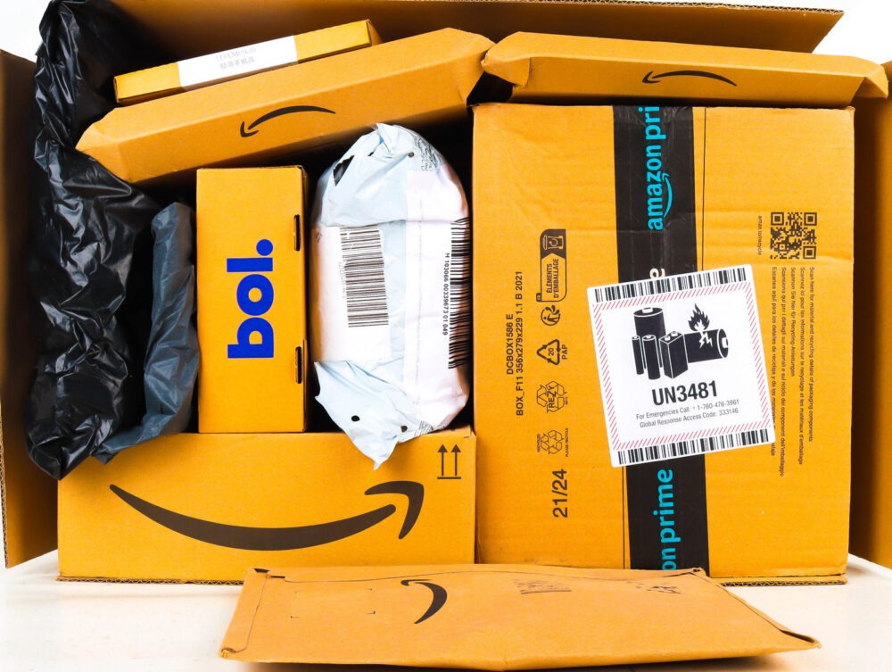 XL Doos met Ongeopende Postpakketten