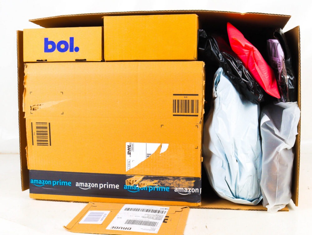XL Doos met Ongeopende Postpakketten