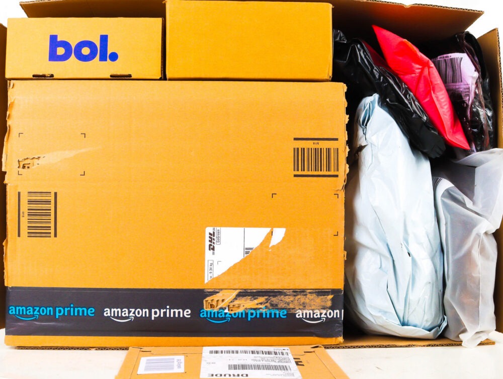 XL Doos met Ongeopende Postpakketten