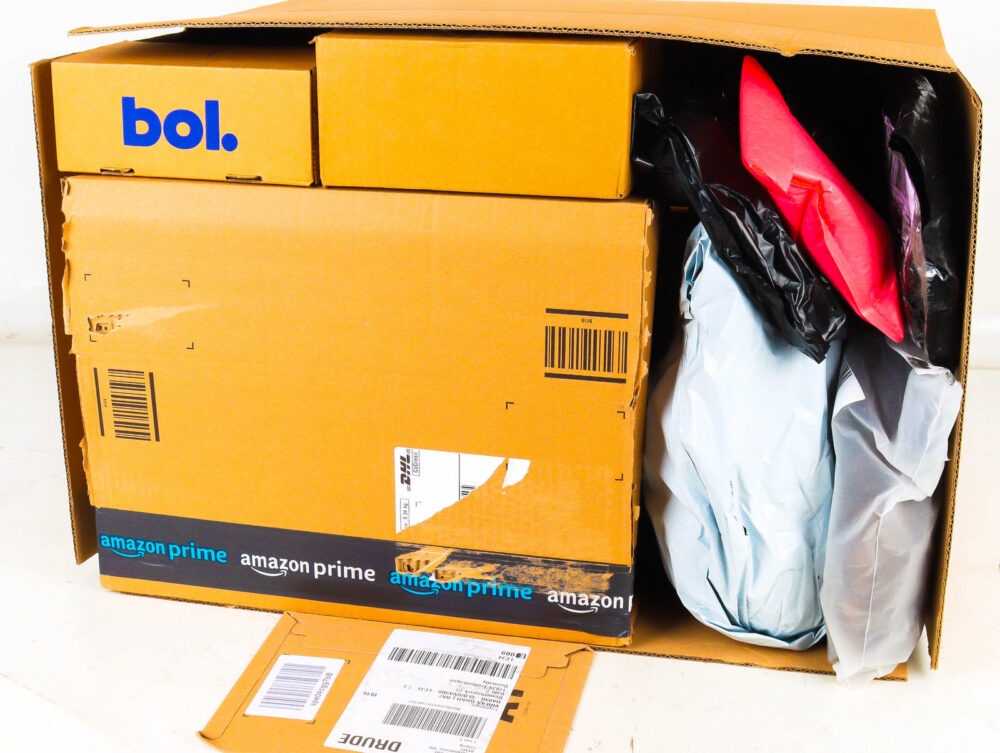 XL Doos met Ongeopende Postpakketten