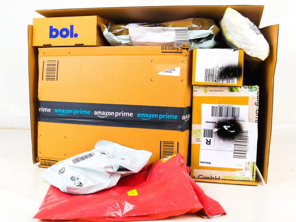 XL Doos met Ongeopende Postpakketten