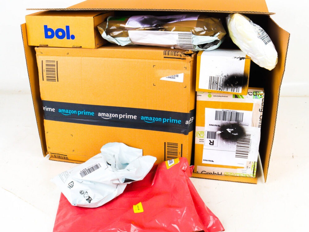 XL Doos met Ongeopende Postpakketten