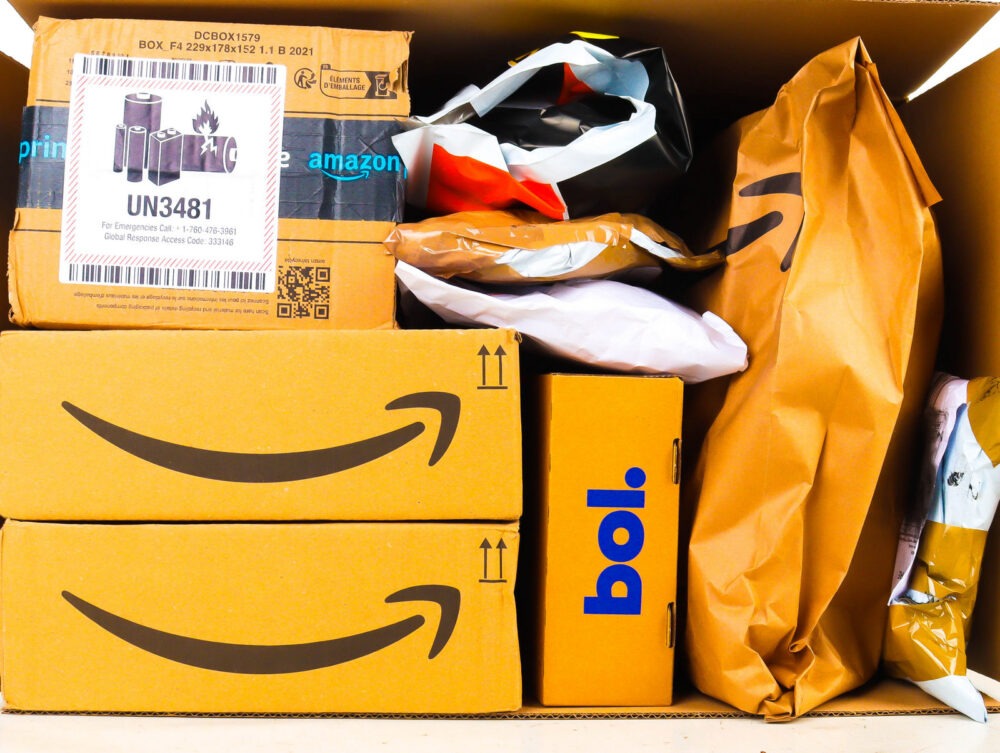 XL Doos met Ongeopende Postpakketten