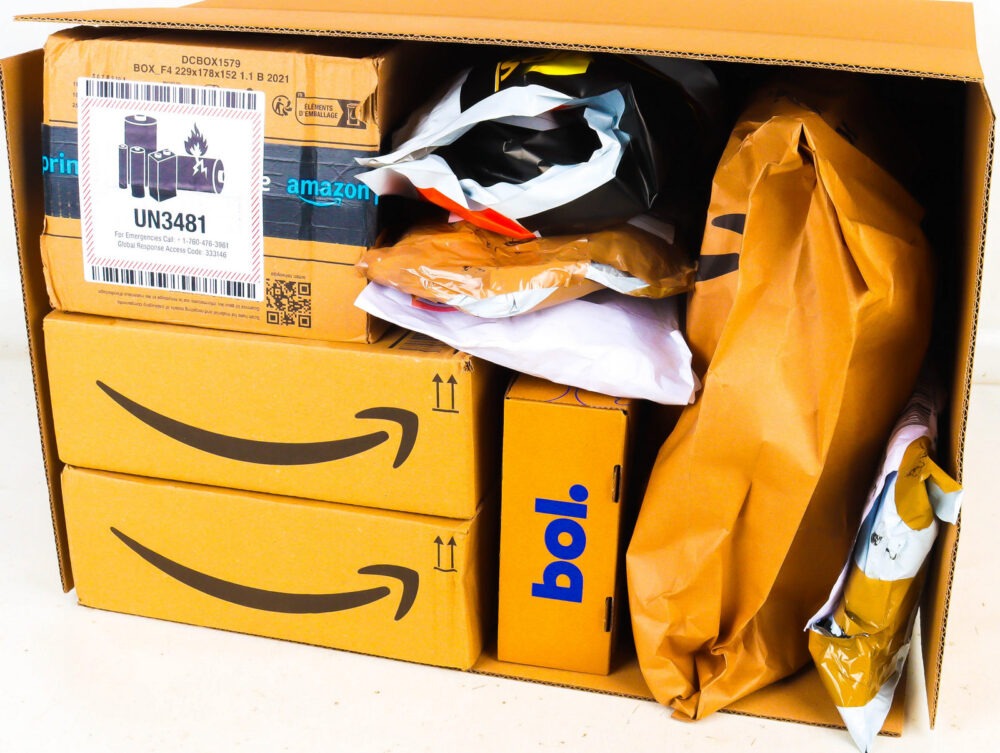 XL Doos met Ongeopende Postpakketten