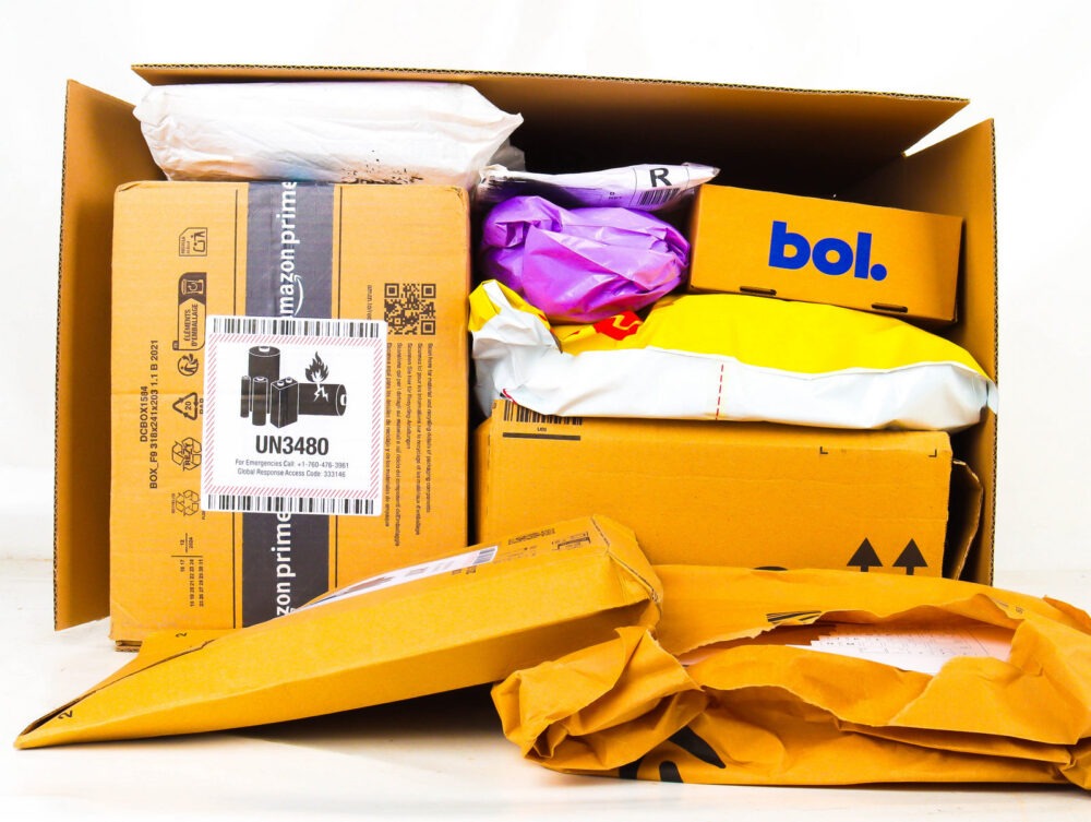 XL Doos met Ongeopende Postpakketten