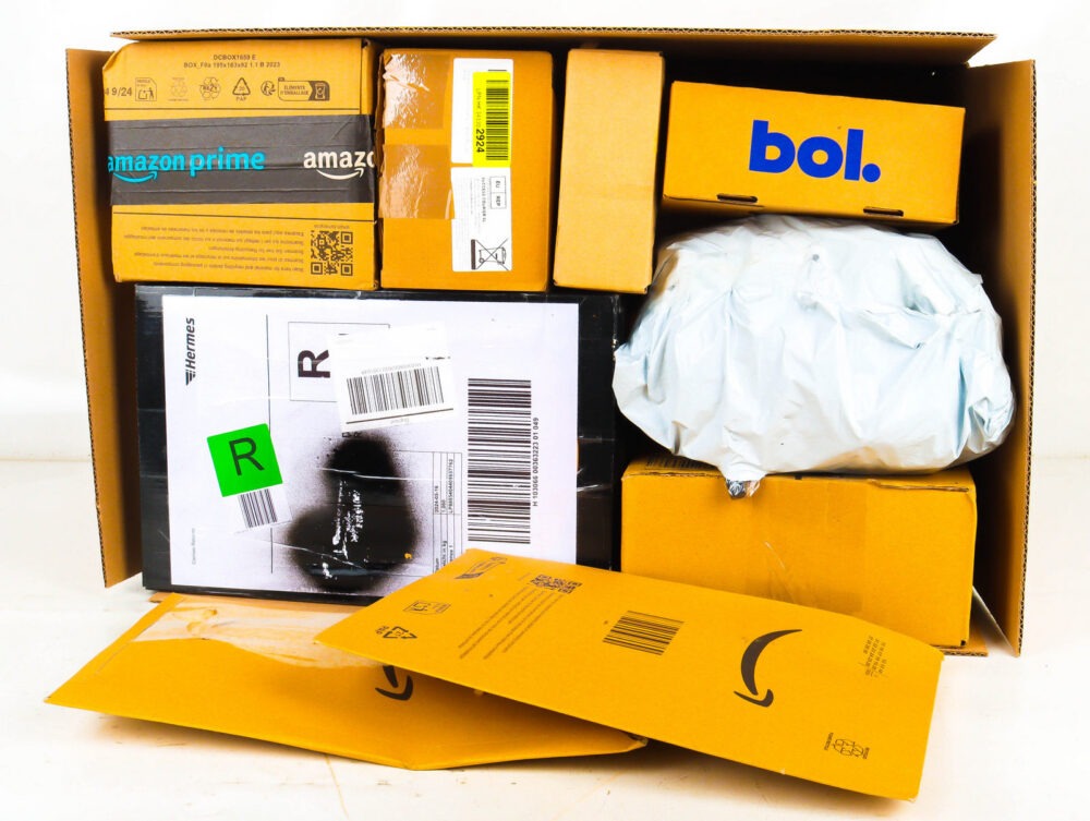 XL Doos met Ongeopende Postpakketten