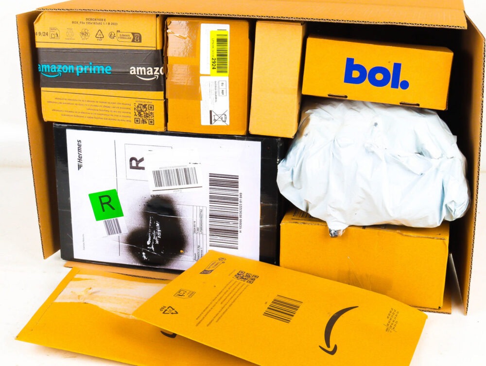 XL Doos met Ongeopende Postpakketten