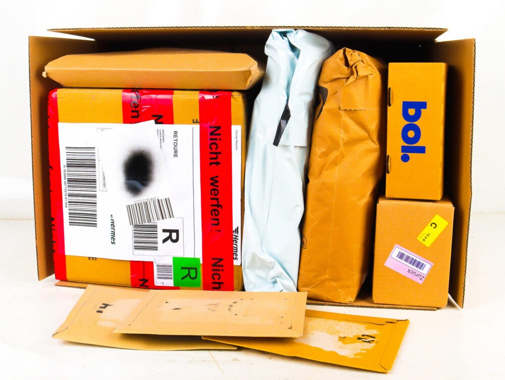 XL Doos met Ongeopende Postpakketten
