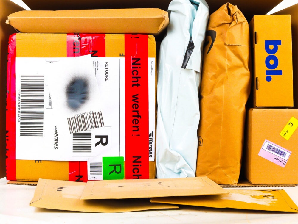 XL Doos met Ongeopende Postpakketten