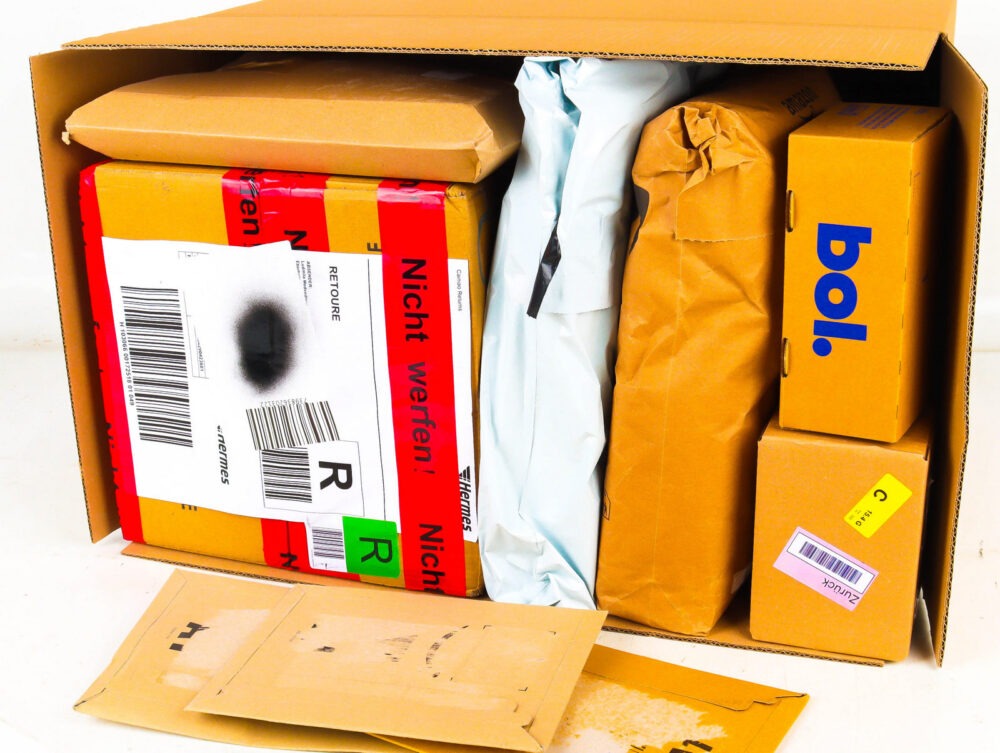 XL Doos met Ongeopende Postpakketten