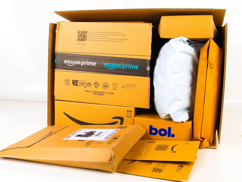 XL Doos met Ongeopende Postpakketten