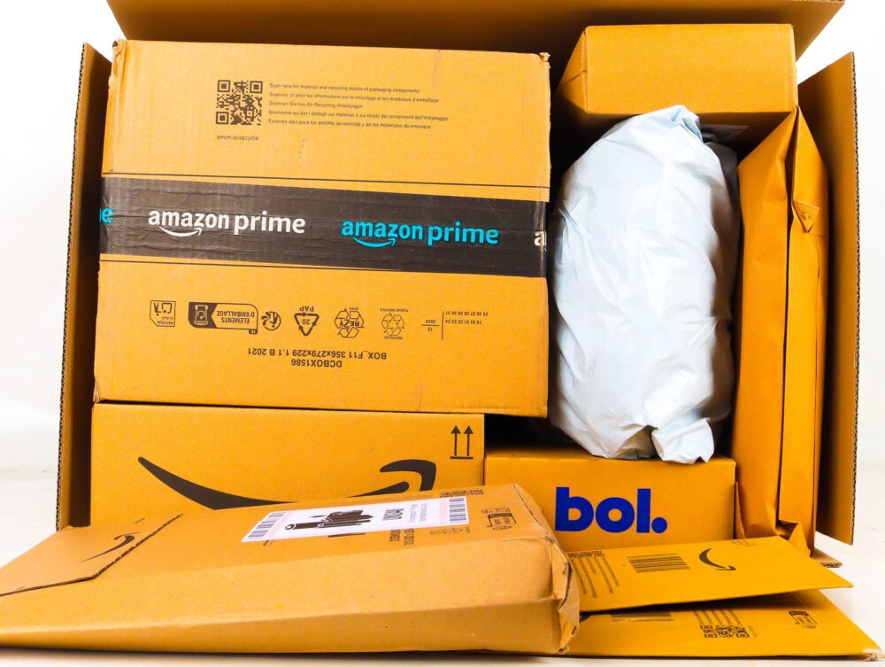 XL Doos met Ongeopende Postpakketten