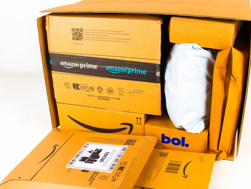 XL Doos met Ongeopende Postpakketten