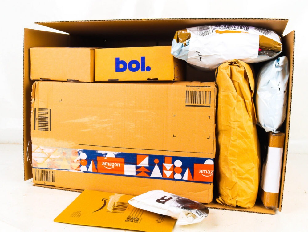 XL Doos met Ongeopende Postpakketten