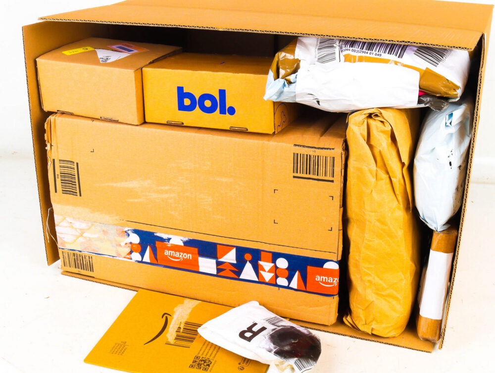 XL Doos met Ongeopende Postpakketten