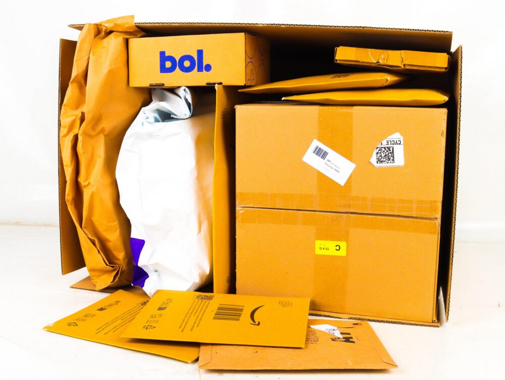 XL Doos met Ongeopende Postpakketten