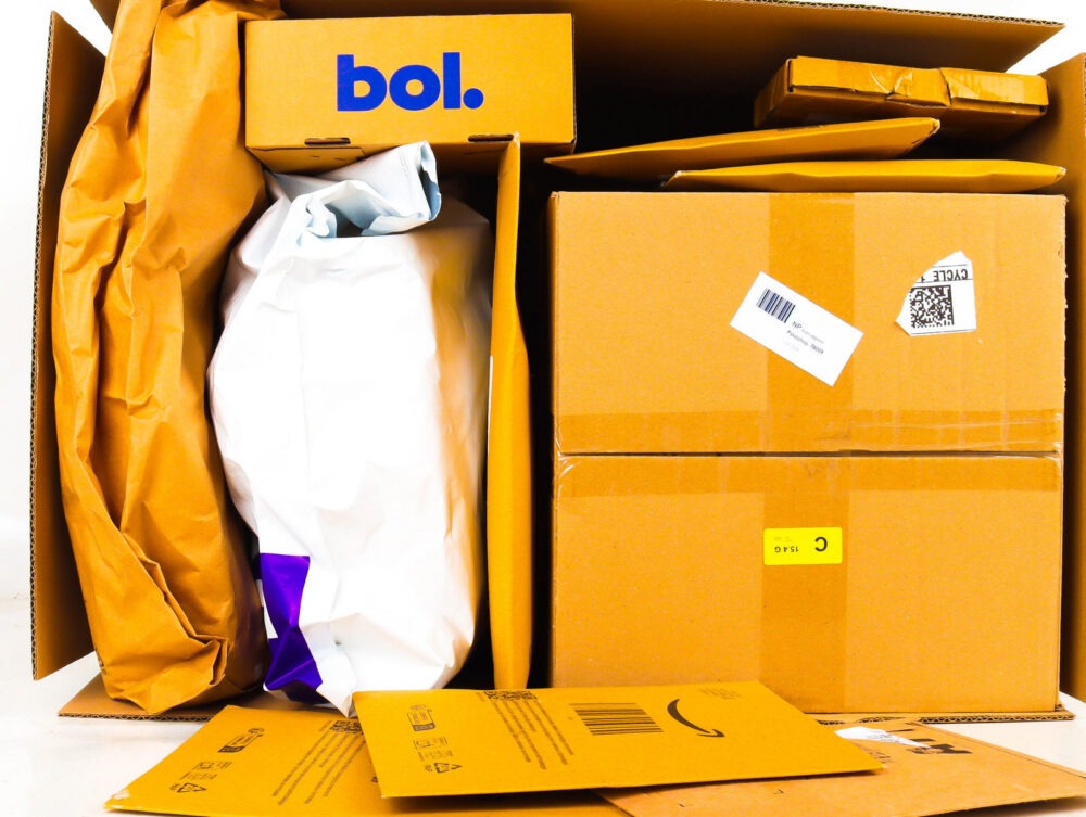 XL Doos met Ongeopende Postpakketten