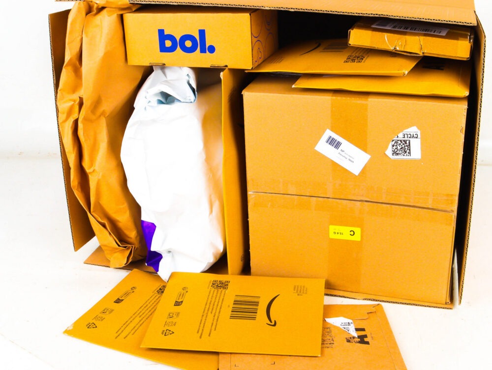 XL Doos met Ongeopende Postpakketten